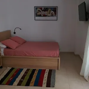 estudio-52-malaga-centrico-parking-gratuito.hotelsinnerja.org/